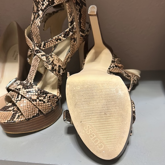 Guess platform snakeskin stiletto heels - Picture 3 of 3